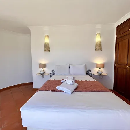 Alvor Traditional With Pool By Homing 别墅 *