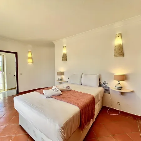 Alvor Traditional With Pool By Homing Vila *