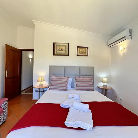 Vila Alvor Traditional With Pool By Homing *