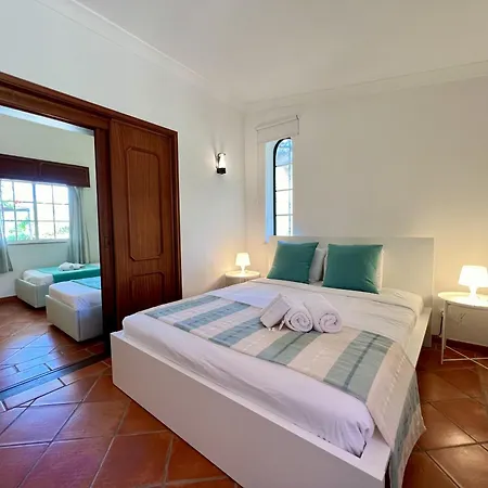 Alvor Traditional With Pool By Homing Vila *