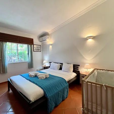 Alvor Traditional With Pool By Homing Vila