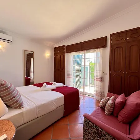 Alvor Traditional With Pool By Homing Vila