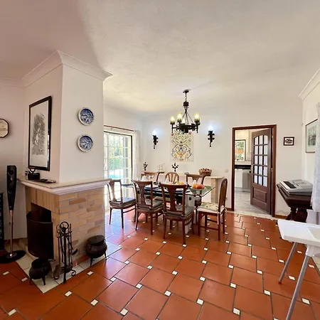 Alvor Traditional With Pool By Homing Vila *