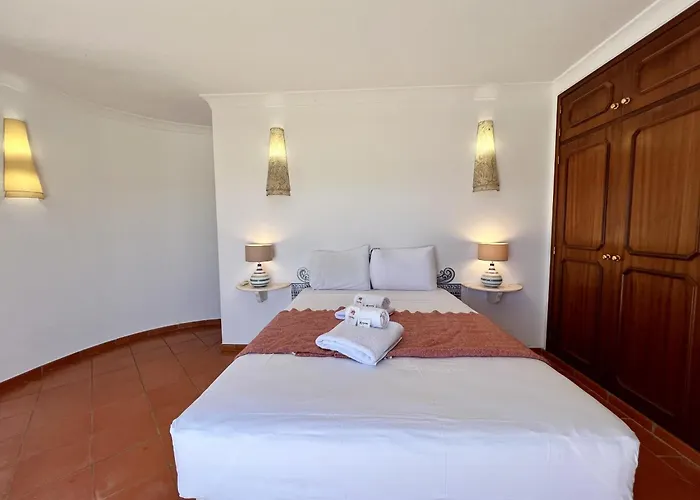 Alvor Traditional With Pool By Homing 别墅 *