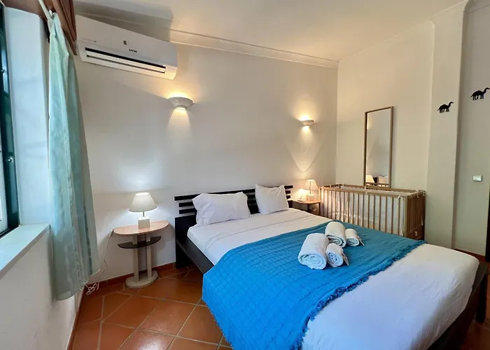 Alvor Traditional With Pool By Homing 别墅