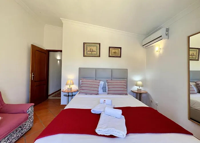 别墅 Alvor Traditional With Pool By Homing *