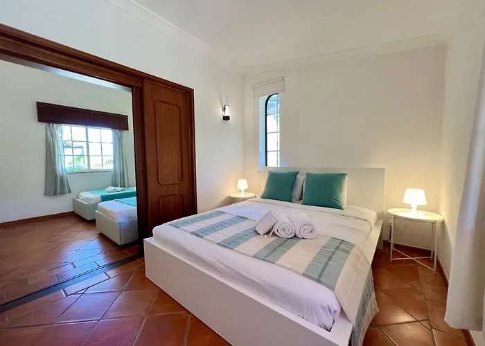 Alvor Traditional With Pool By Homing 别墅 *