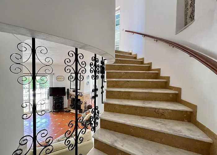 别墅 Alvor Traditional With Pool By Homing *