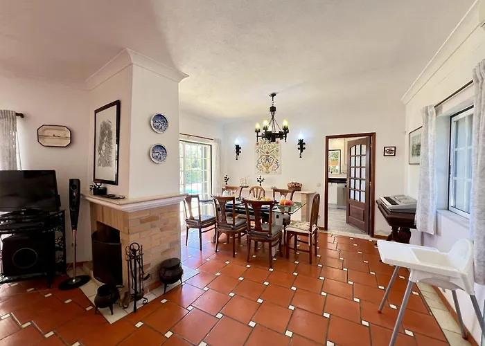 Alvor Traditional With Pool By Homing 别墅 *