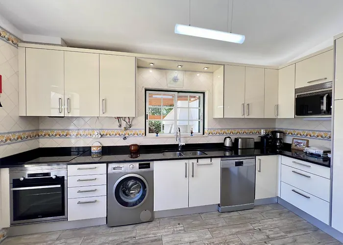 Alvor Traditional With Pool By Homing *