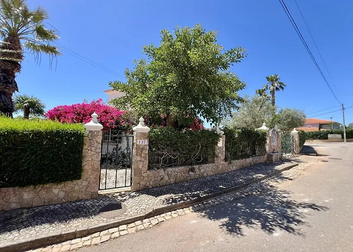 Alvor Traditional With Pool By Homing 别墅 *