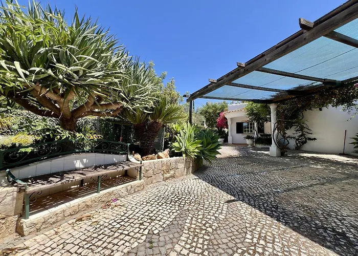 Alvor Traditional With Pool By Homing 别墅 *