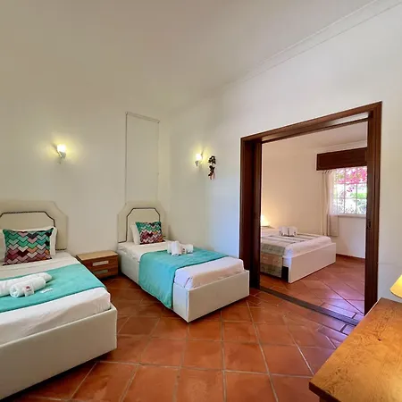 Alvor Traditional With Pool By Homing * Unhais Da Serra