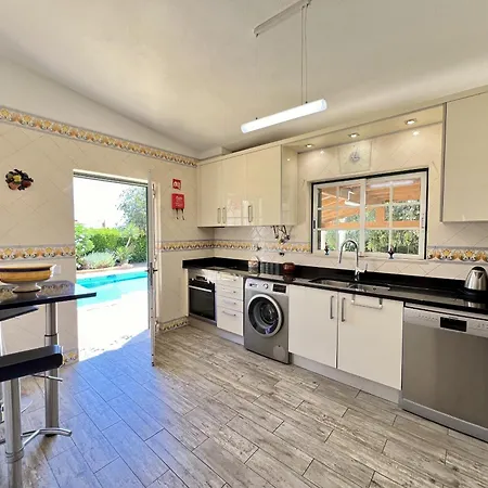 Villa Alvor Traditional With Pool By Homing *